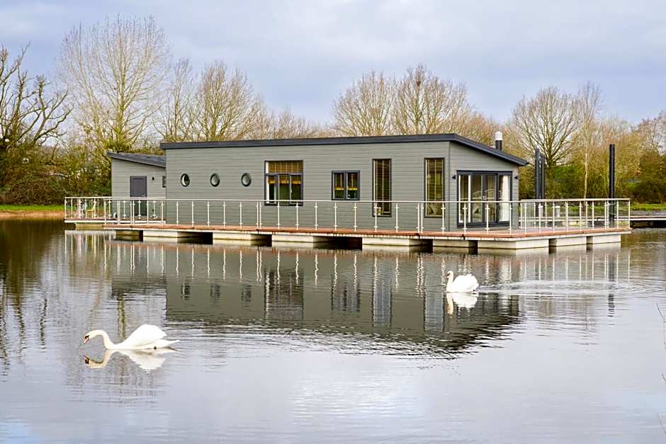Berth 6 on Upton Lake, Upton-upon-Severn Home on Water