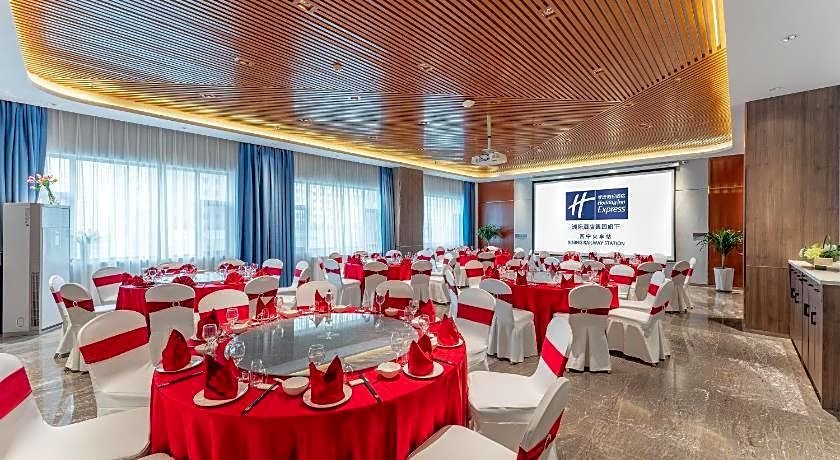 Holiday Inn Express Xining Railway Station By IHG