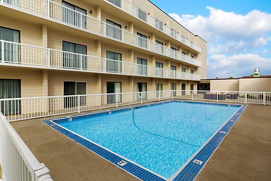 Days Inn & Conference Centre by Wyndham Cranbrook