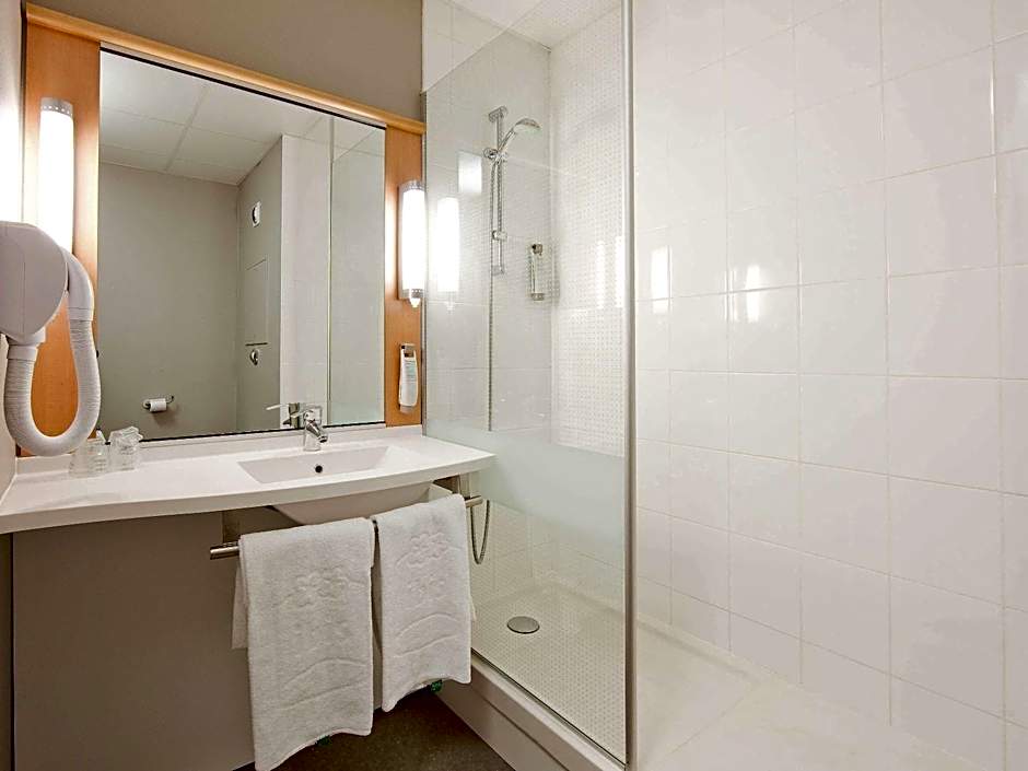 ibis Paris Pantin Eglise