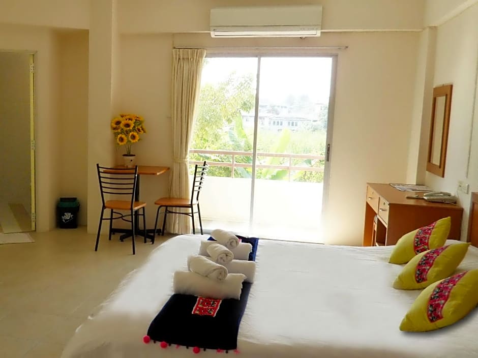 Thanapa Place – Bangkok, NY