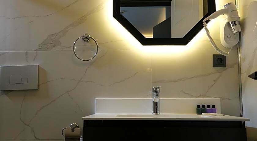 The Pearl Airport Hotel