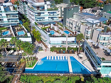 Varandas do Atlântico 01B - Excelente apartamento em condomínio de luxo a beira mar - Piscina climatizada - Academia - (Consultar serviços de roupas de cama e banho)
