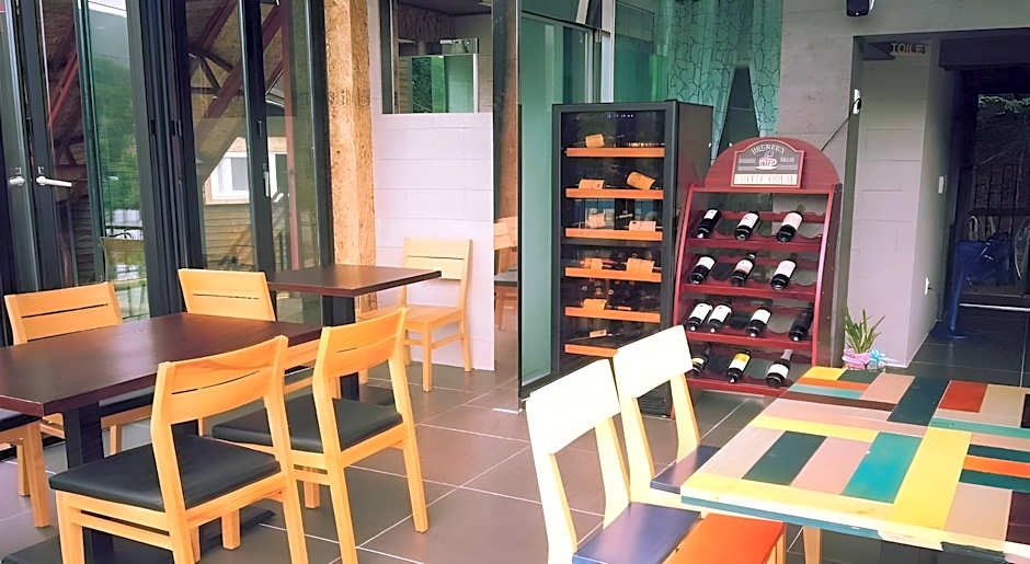 Goodstay White Cabin Pension
