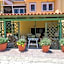 Amboula Beach Apartments