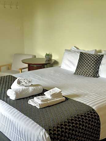 Romano's Hotel & Suites Wagga Wagga