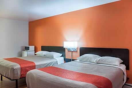 Deluxe Queen Suite - Non-Smoking