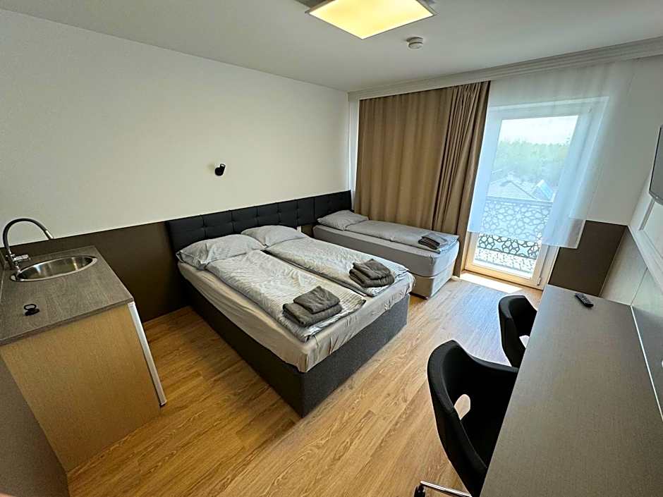 F Hotel 24h Check-In