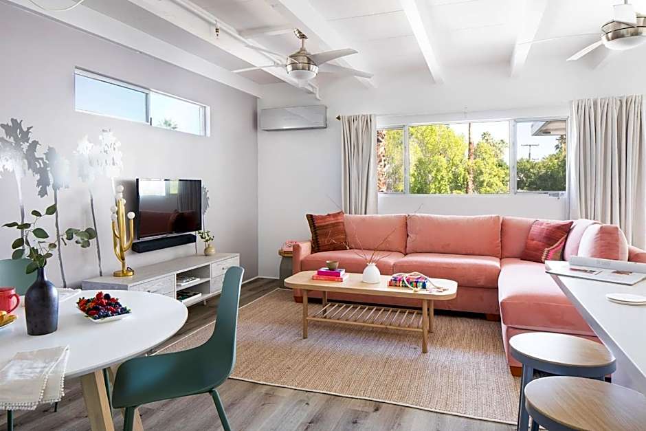 The Wesley by AvantStay Mid-Century Modern Oasis with Pool