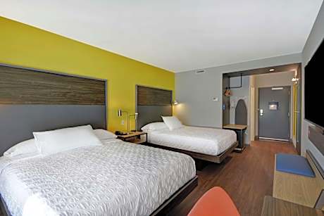 Queen Room with Two Queen Beds - Hearing Access