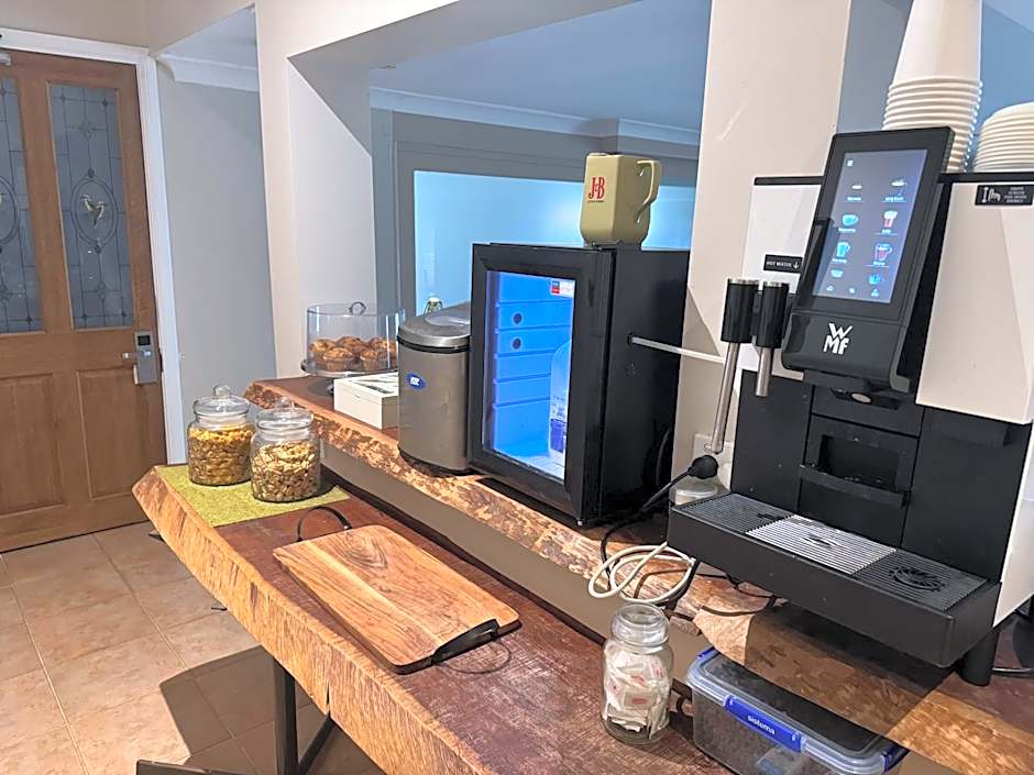 Sinclairs Country Retreat - Adults Only