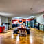 Beachcomber Lodge & Backpacker