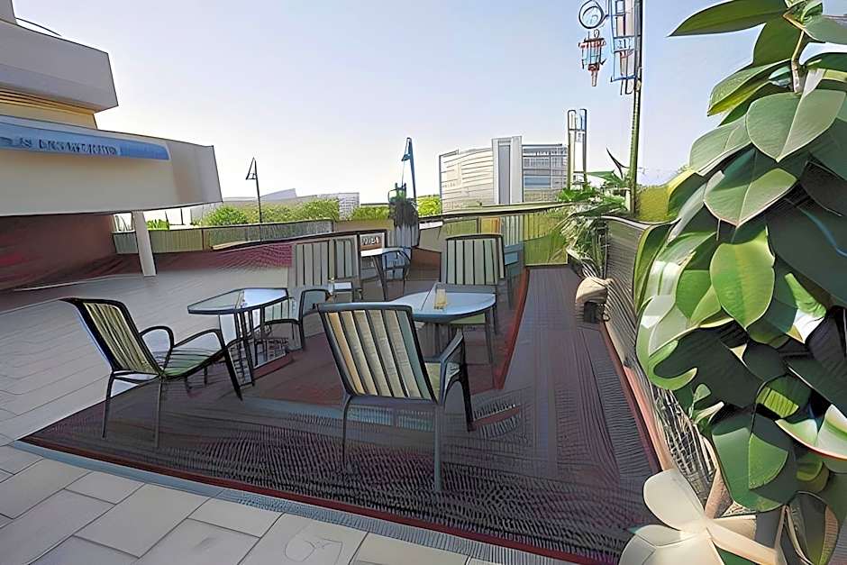 Le Grande Plaza Hotel