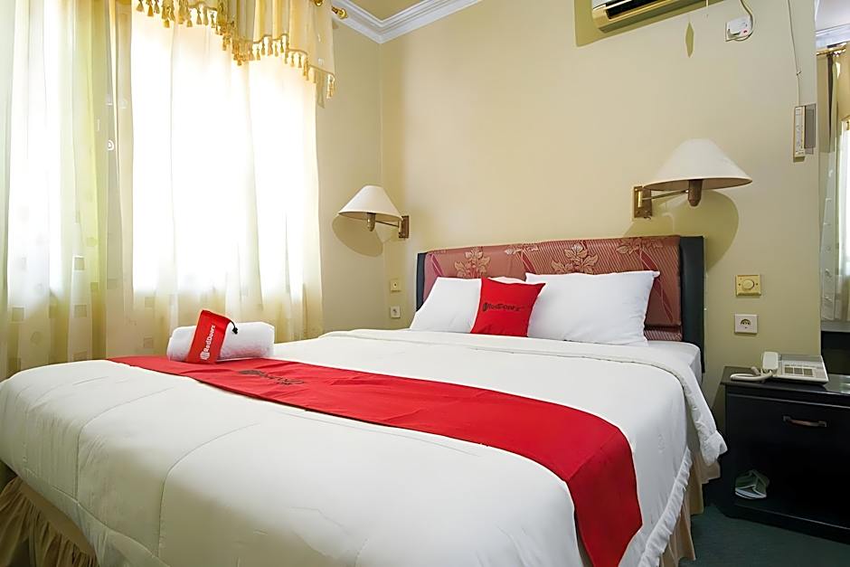 RedDoorz Plus near Pelabuhan Bitung
