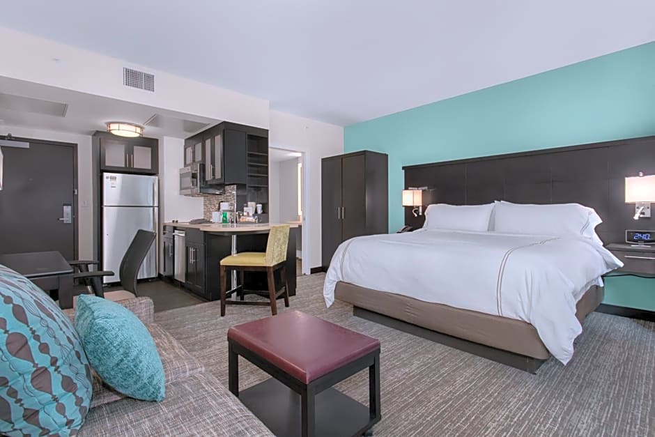 Staybridge Suites Seattle Downtown - Lake Union, an IHG Hotel