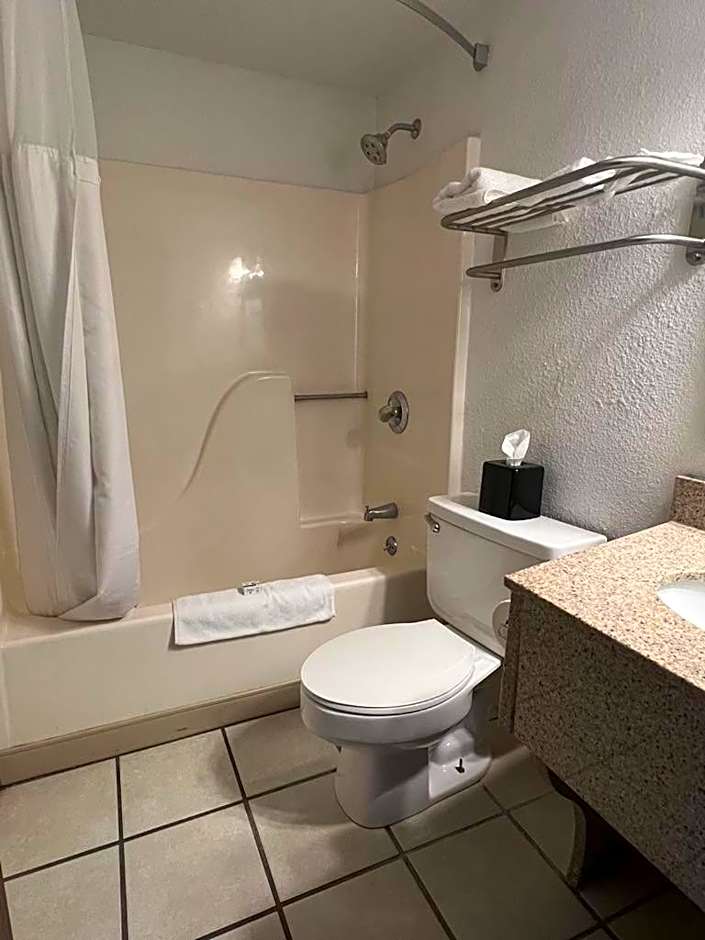 Ramada by Wyndham Effingham