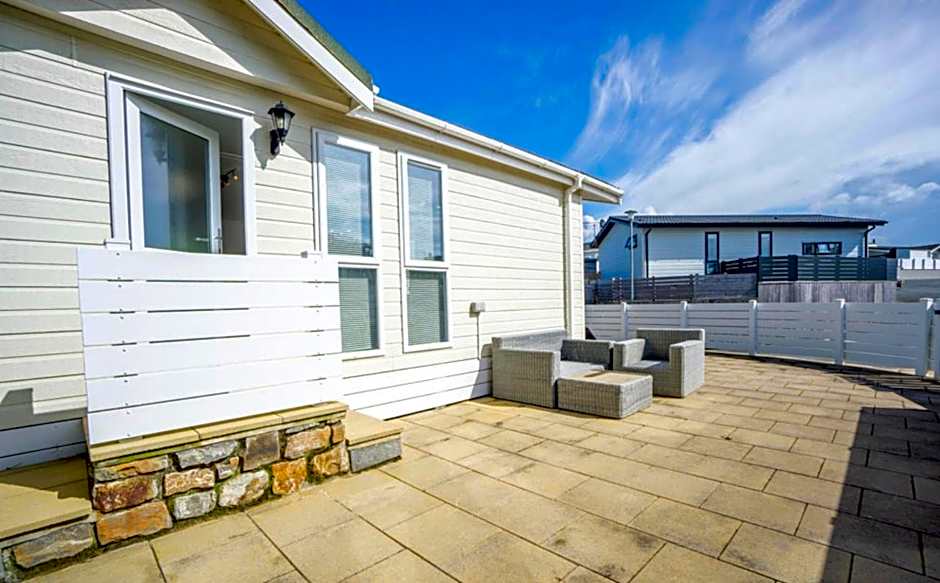 The Warren Holiday Park - Family Chalet