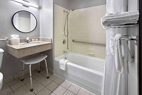 Super 8 by Wyndham St. Clairsville OH/Wheeling WV Area