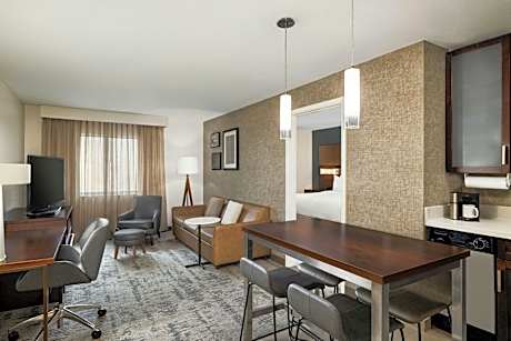 2 Bedroom Suite, Bedroom 1: 1 King, Bedroom 2: 1 Queen, Sofa bed