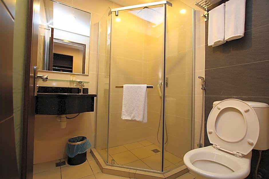 1 City Hotel