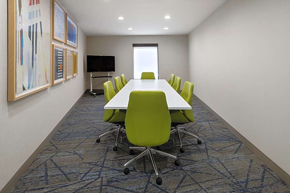 Holiday Inn Express Hotel & Suites Brattleboro By IHG