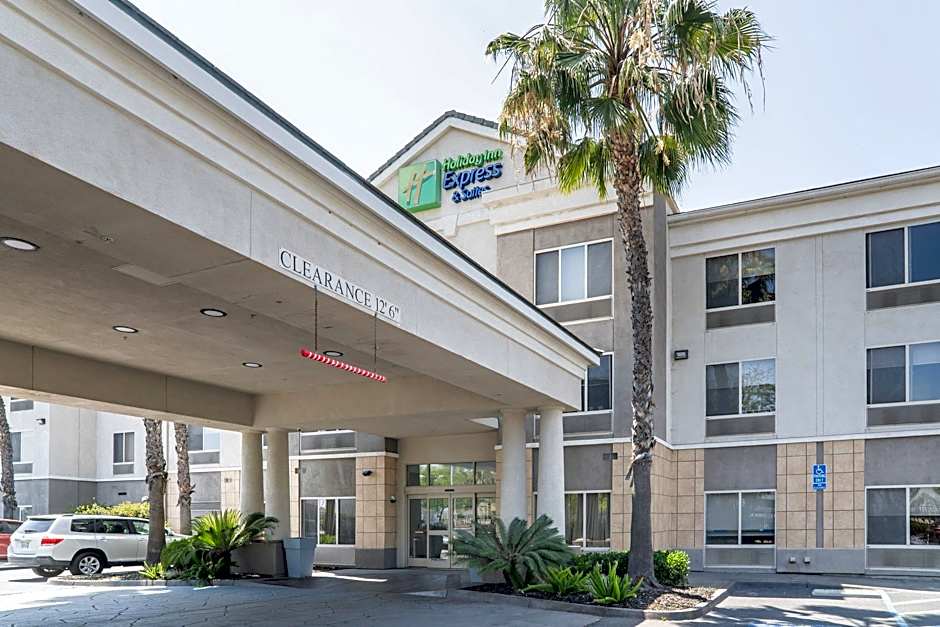 Holiday Inn Express & Suites San Diego Otay Mesa By IHG