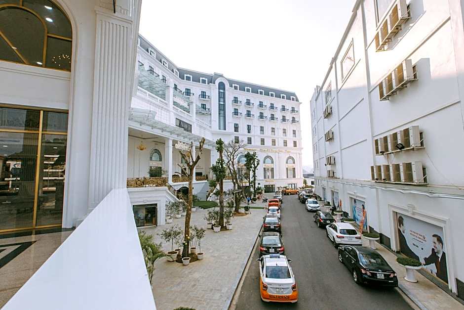 Duc Huy Grand Hotel and Spa