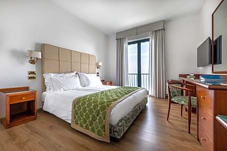 Double or Twin Room with Lake View