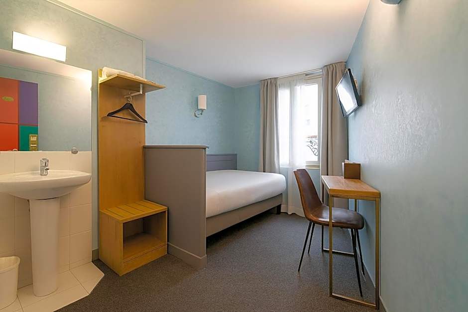 Walled off Hotel Paris