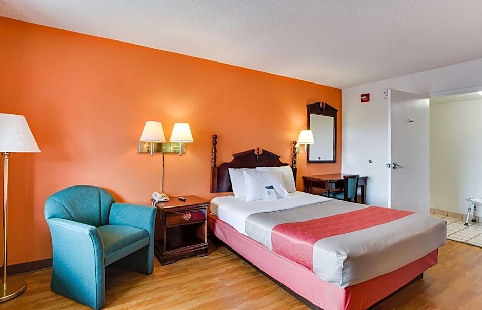 Motel 6-White House, TN