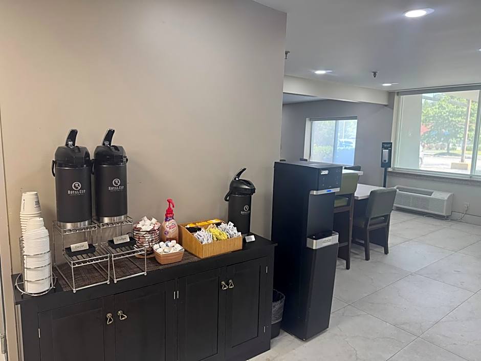 La Quinta Inn & Suites by Wyndham Auburn Worcester