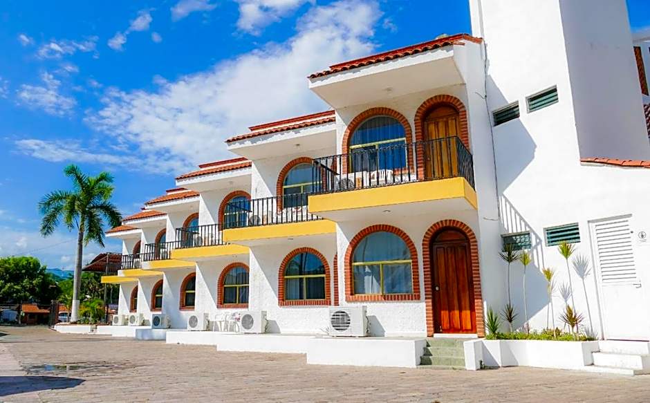 Costa Alegre Hotel & Suites