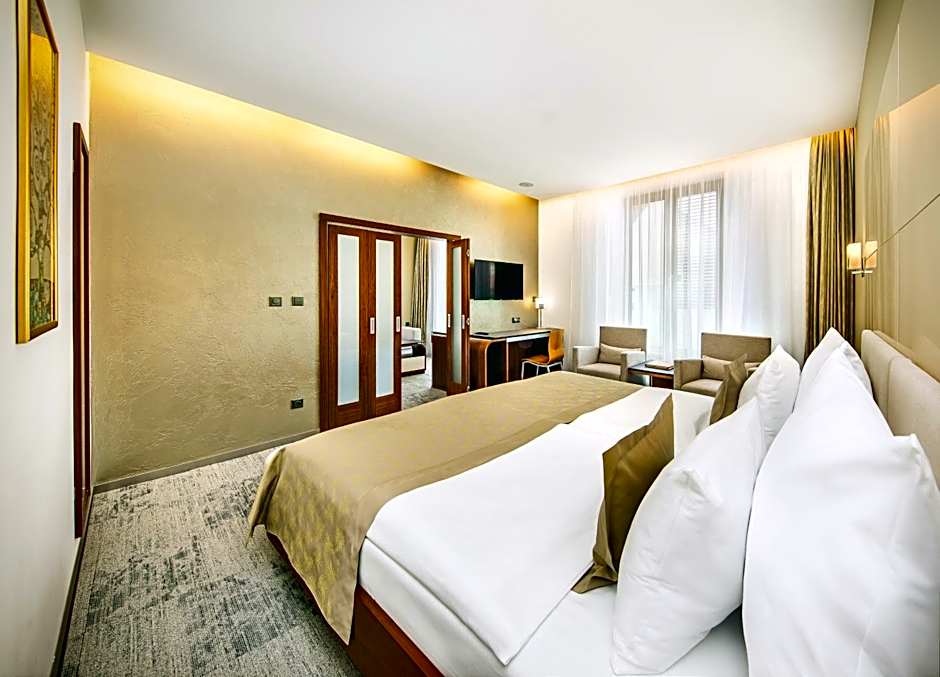 Photo 1 of 6 of Suite