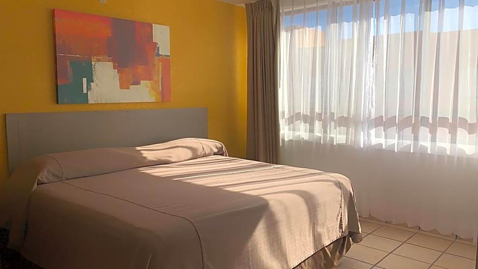 Sunrock Hotel & Suites