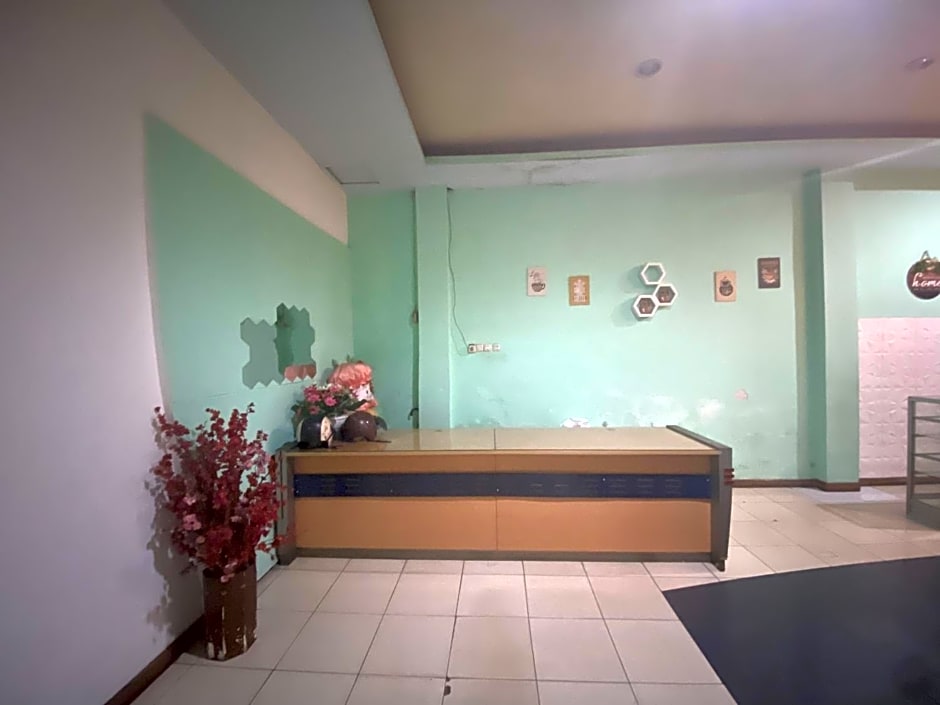 RedDoorz near Terminal Dangerakko Palopo