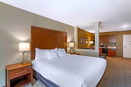 King Suite with Accessible Tub - Accessible/Non-Smoking