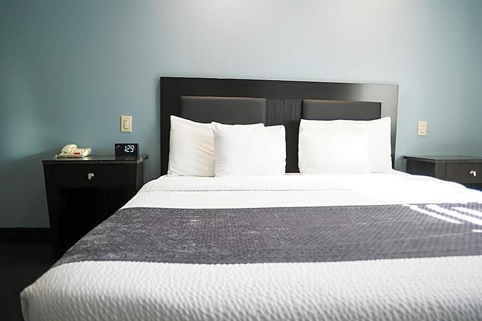 Days Inn by Wyndham West Covina