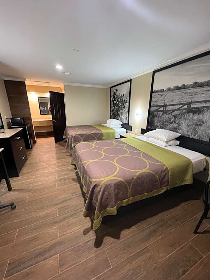 Super 8 by Wyndham McAllen/Downtown