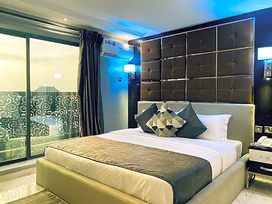 COZY SUITES