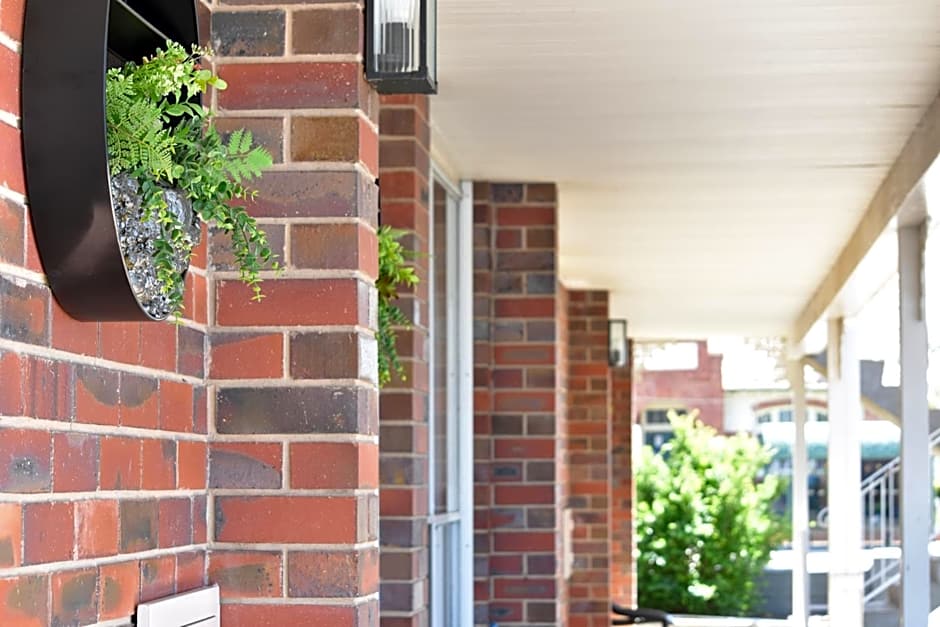 Town House Motor Inn