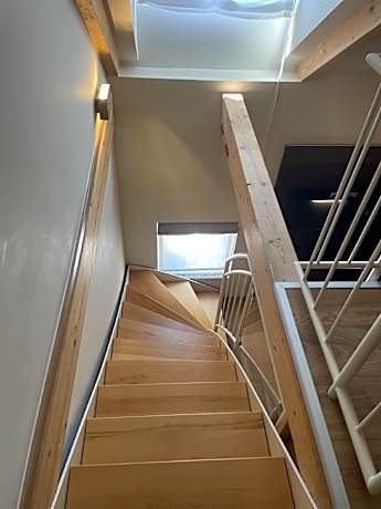 Apartment-Superior-Ensuite mit Bad-Blick auf den Hof