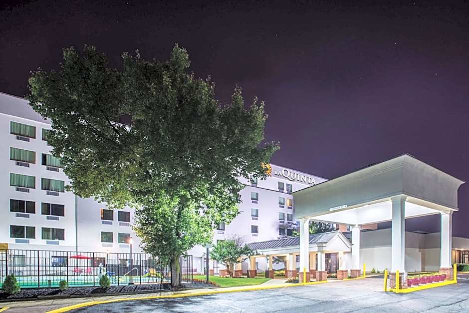 La Quinta Inn & Suites by Wyndham DC Metro Capitol Beltway