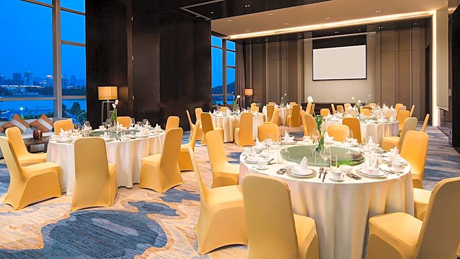 HUALUXE Xiamen Haicang Harbour View By IHG