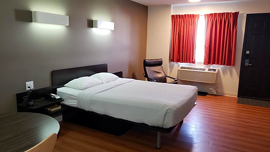 Joys Inn Innisfail, AB