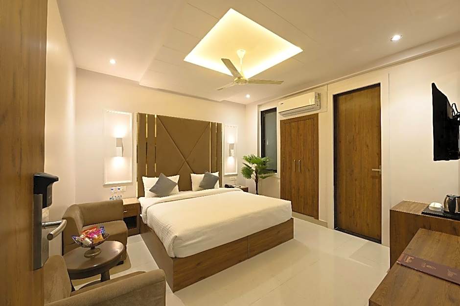 Hotel Avalon Palms Agra