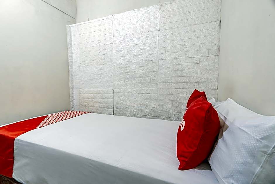 OYO 93863 Dv Homestay Syariah Genteng