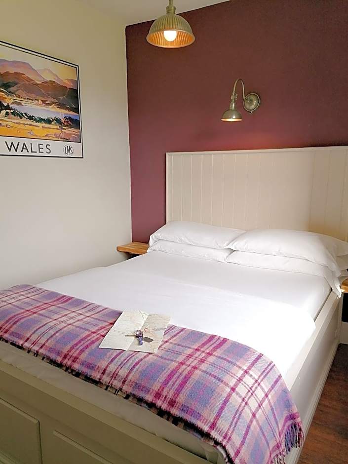 The Rocks at Plas Curig Hostel