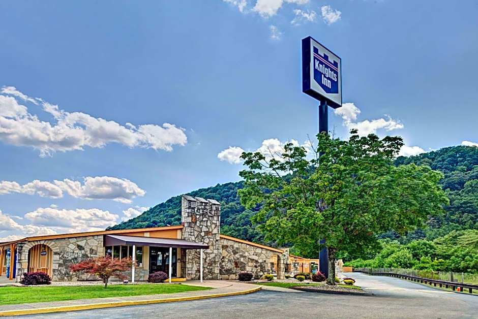 Photo 1 of 12 of Knights Inn Charleston West Virginia