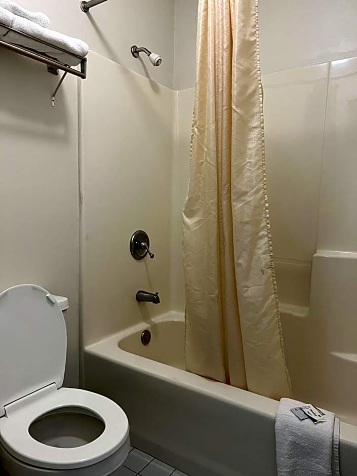 Garden Inn & Suites