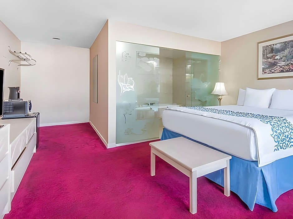 Days Inn by Wyndham Hicksville Long Island
